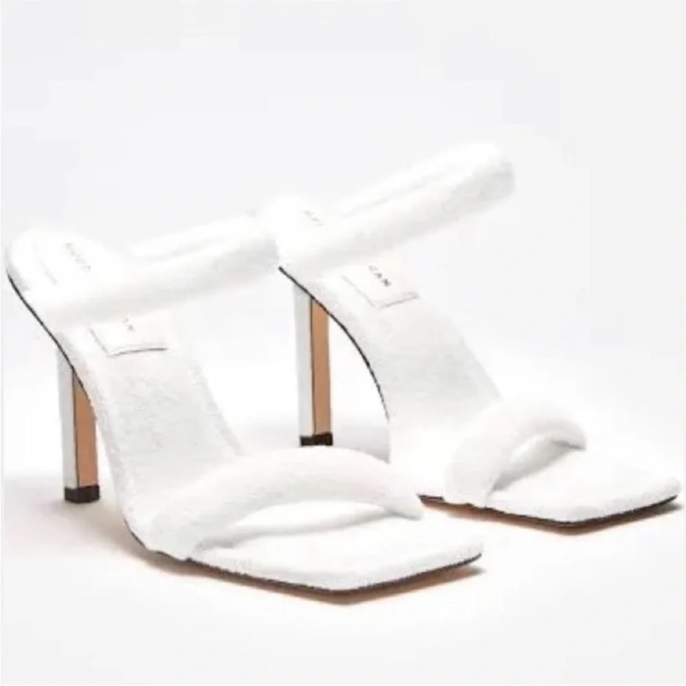 NIB GOOD AMERICAN WHITE‎ TERRY SLIP ON SANDALS